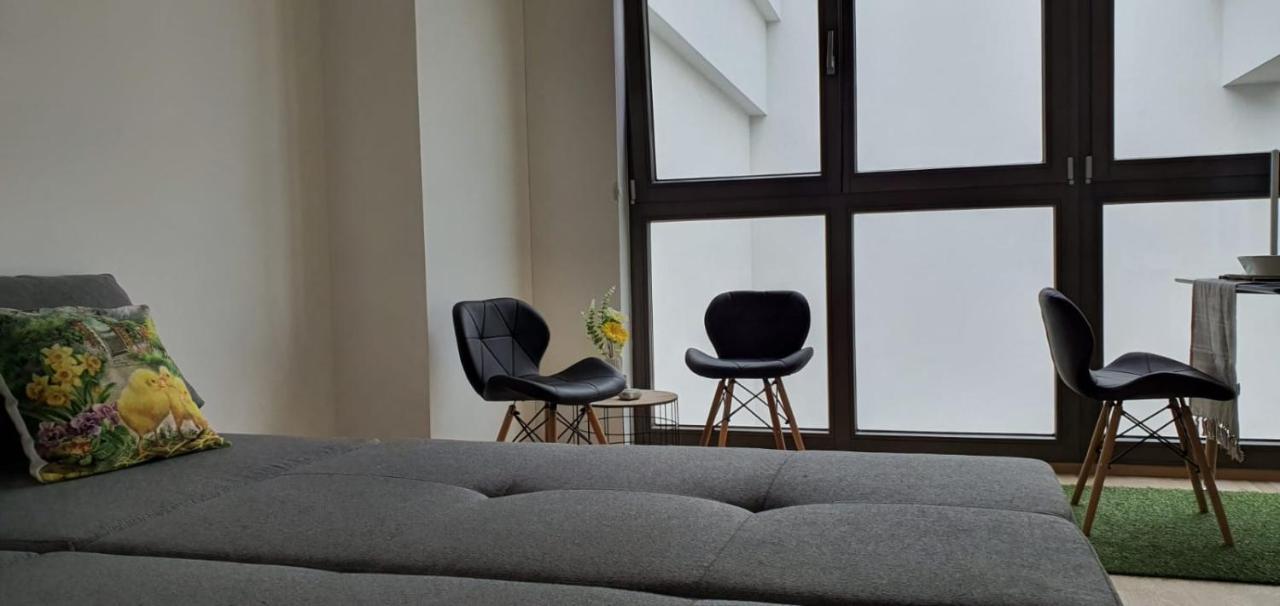 Greenpoint Apartment วีเนอร์นอยชตัดท์ ภายนอก รูปภาพ
