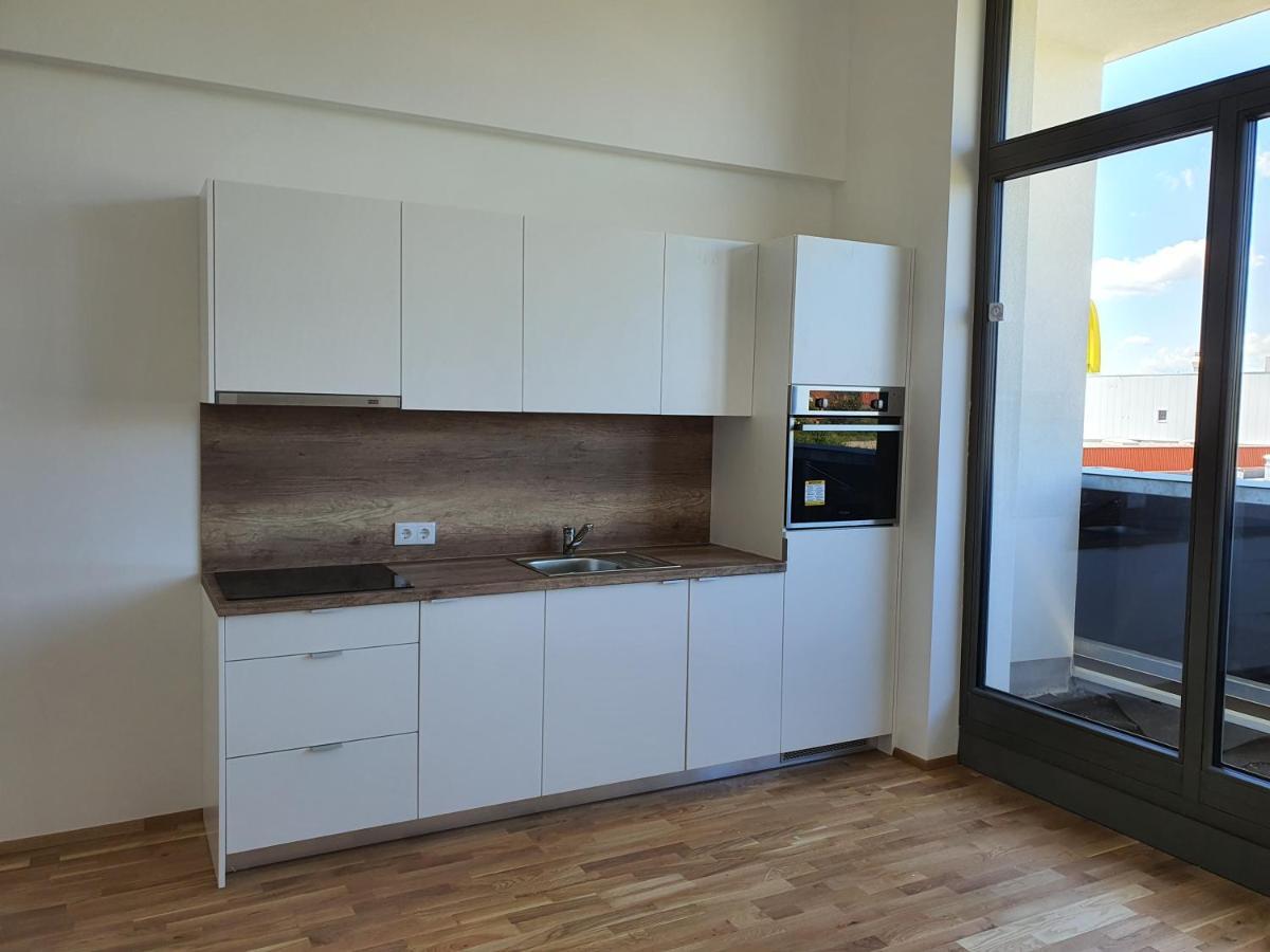 Greenpoint Apartment วีเนอร์นอยชตัดท์ ภายนอก รูปภาพ